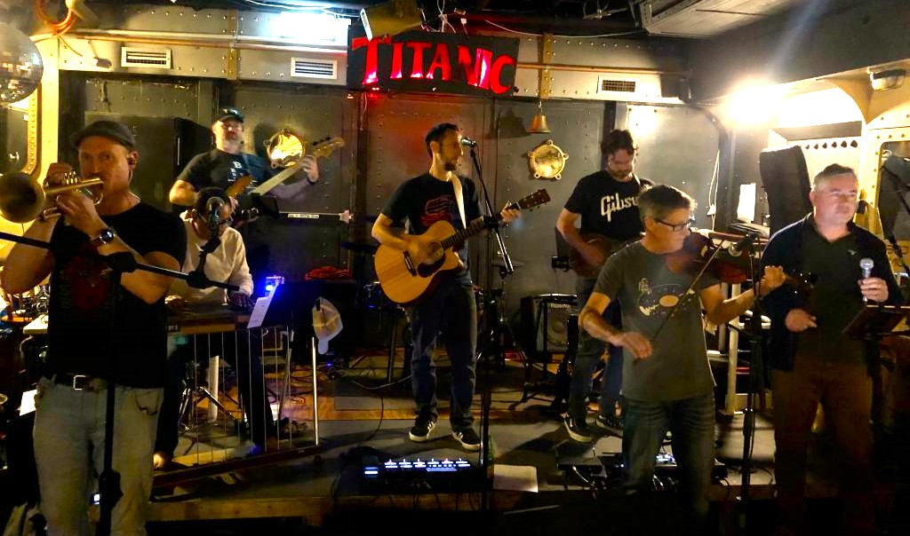 The Black Curtains - Photo 29