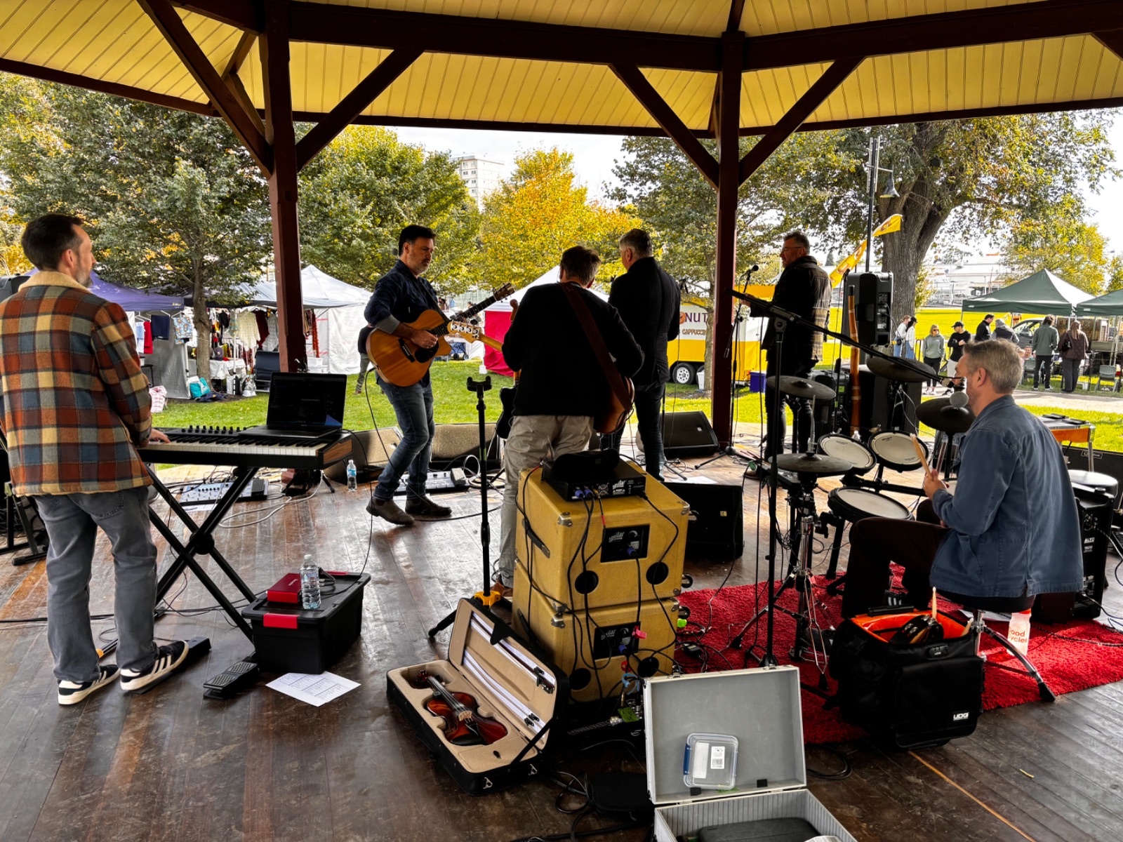 The Black Curtains - Photo 27