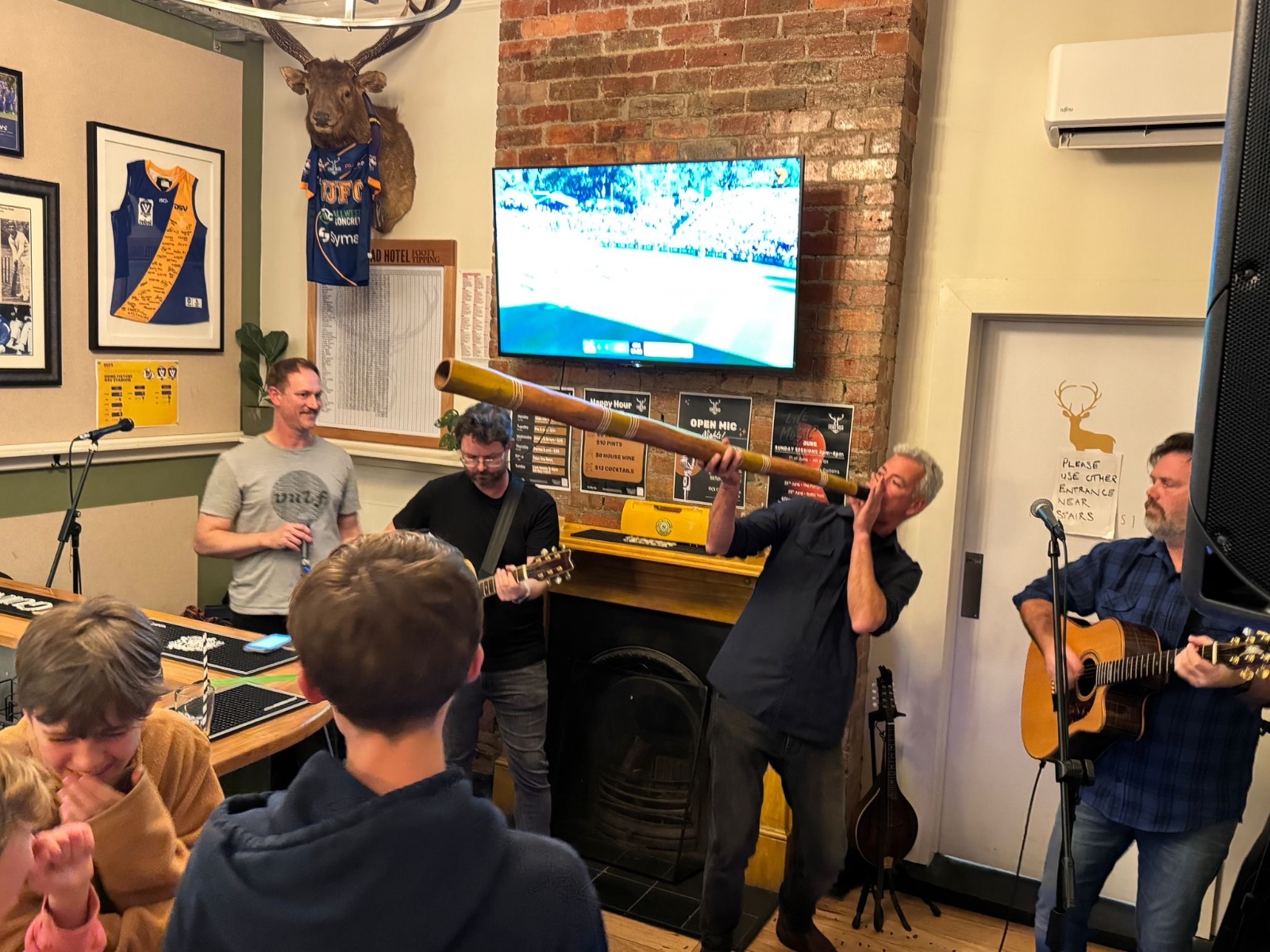 The Black Curtains - Photo 25