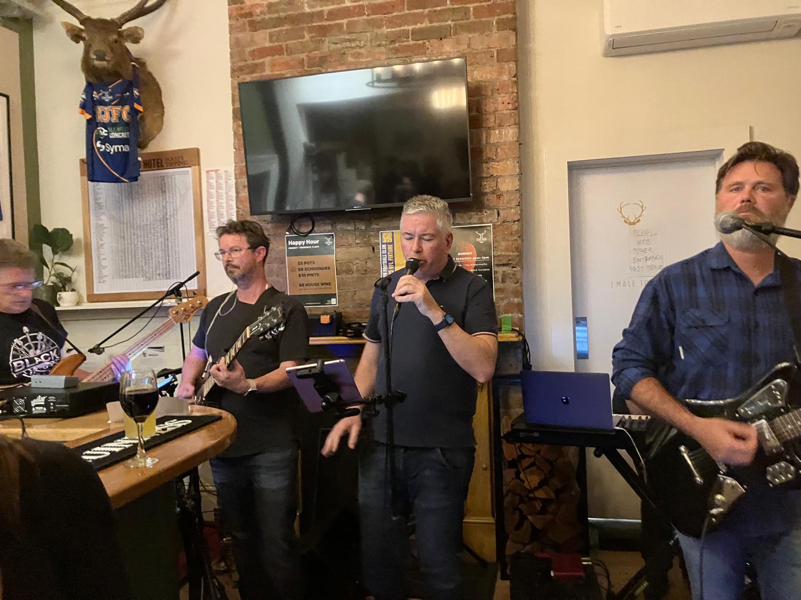 The Black Curtains - Photo 18