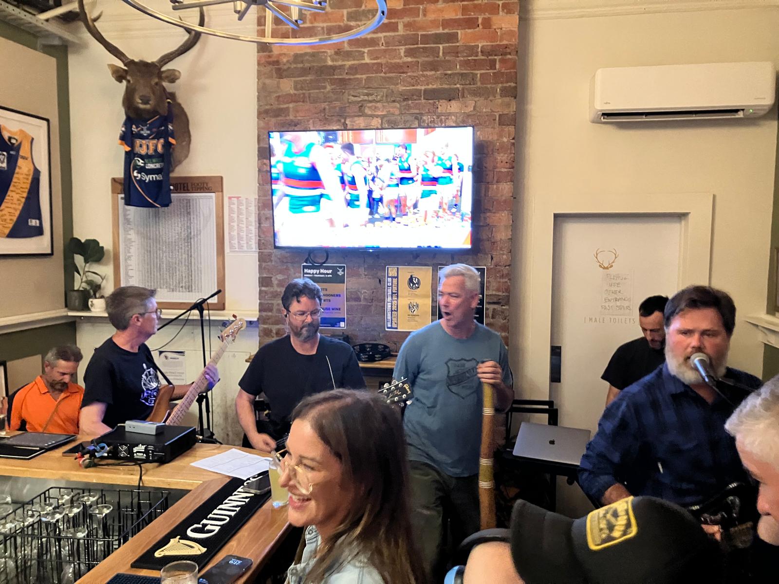 The Black Curtains - Photo 16